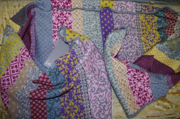 Preview: Schal Stella Picknick von Invero, Merinowolle, Detail